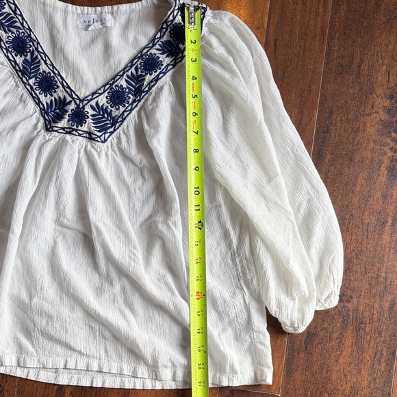 Velvet by Graham & Spencer white Top with Navy Embroidery - Picture 6 of 6